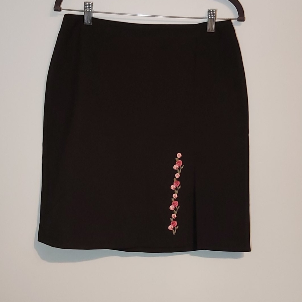 Vintage black high waisted mini skirt with flowers